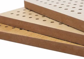 ألواح مكسوة بثقوب